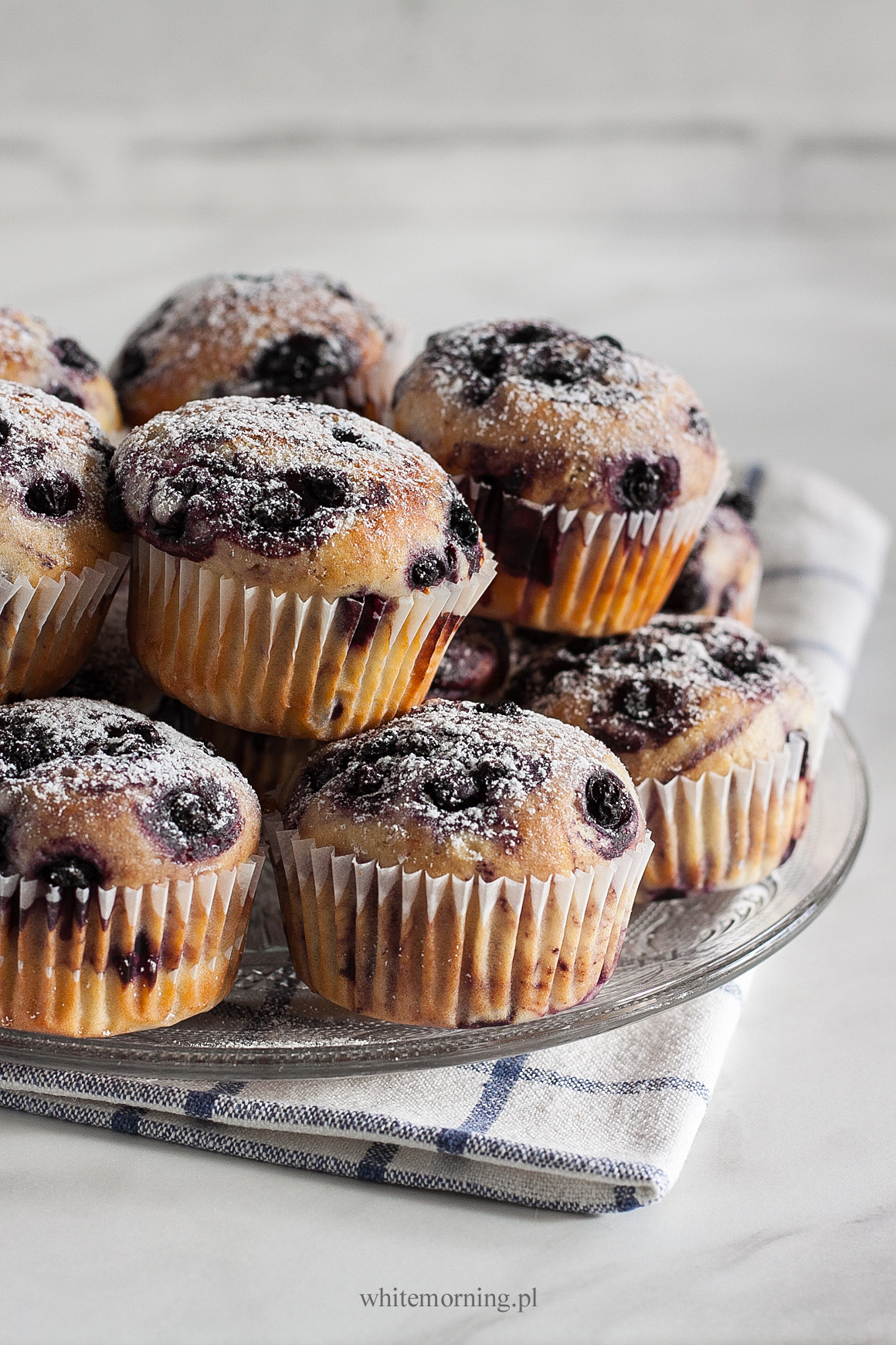 Muffinki Z Jagodami Na Ma lance WHITE MORNING muffinki-z-jagodami-na-ma-lance-white-morning